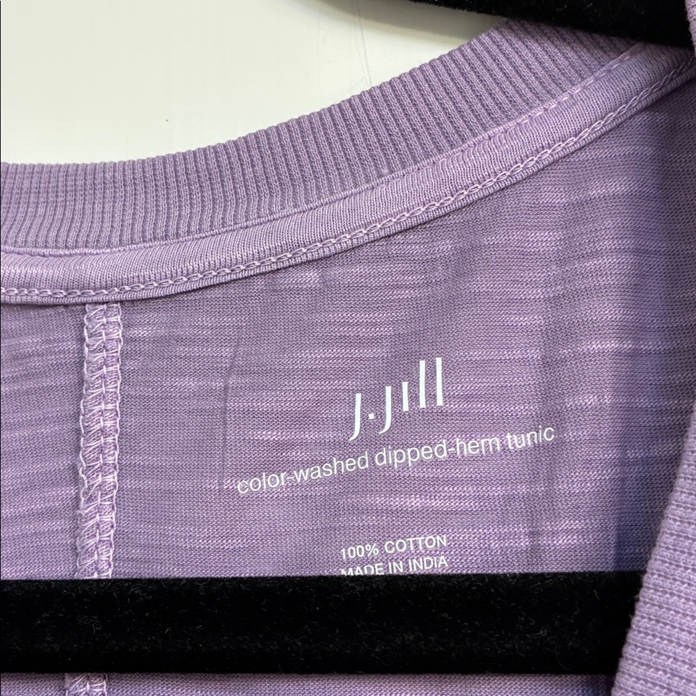 NWT J. Jill Viola V-Neck Long Sleeve Top
Color Washed Dipped Hem tunic - Picture 4 of 6